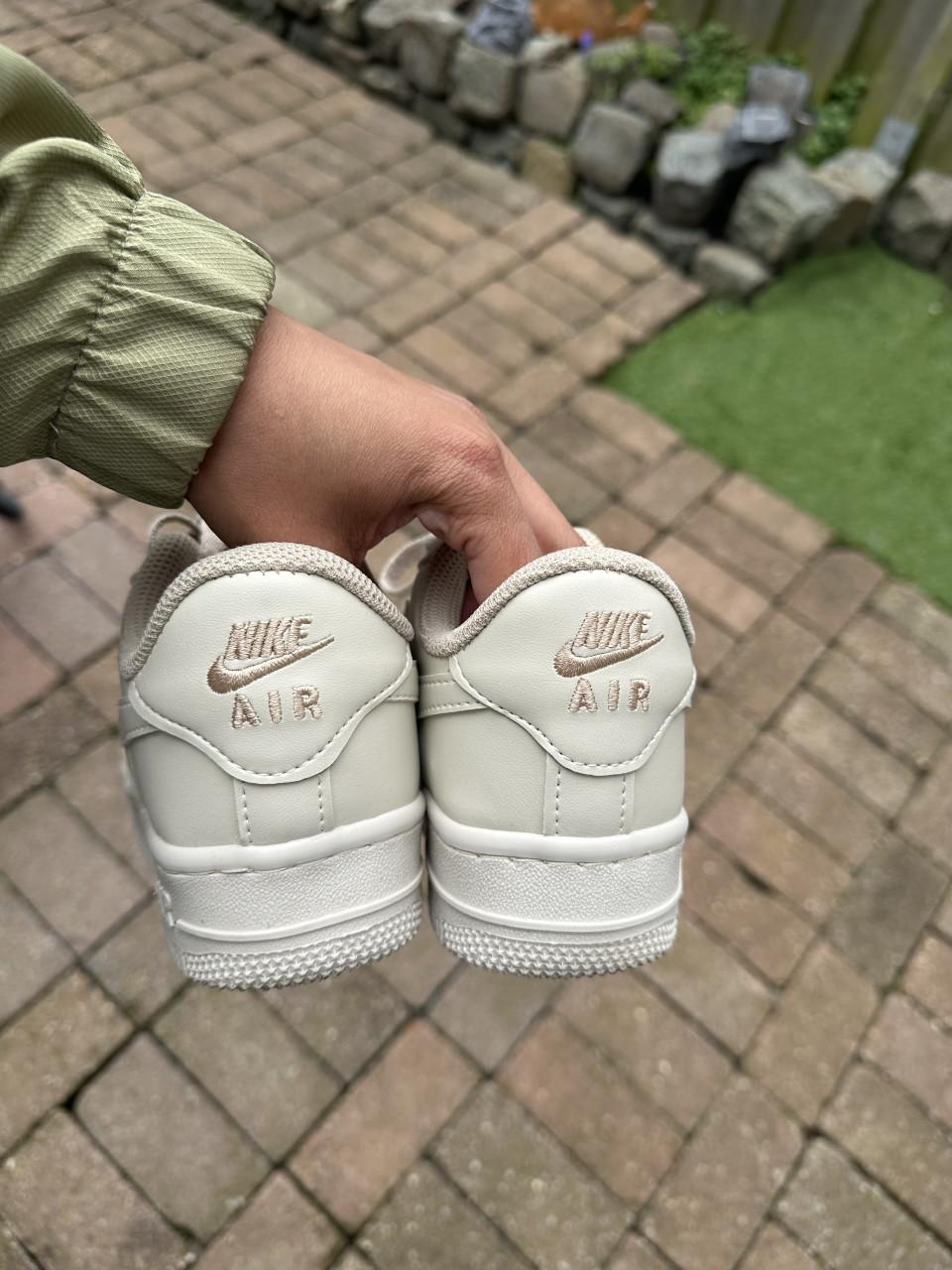 Nieuwe Mooie beige/creme Sneakers maat 36