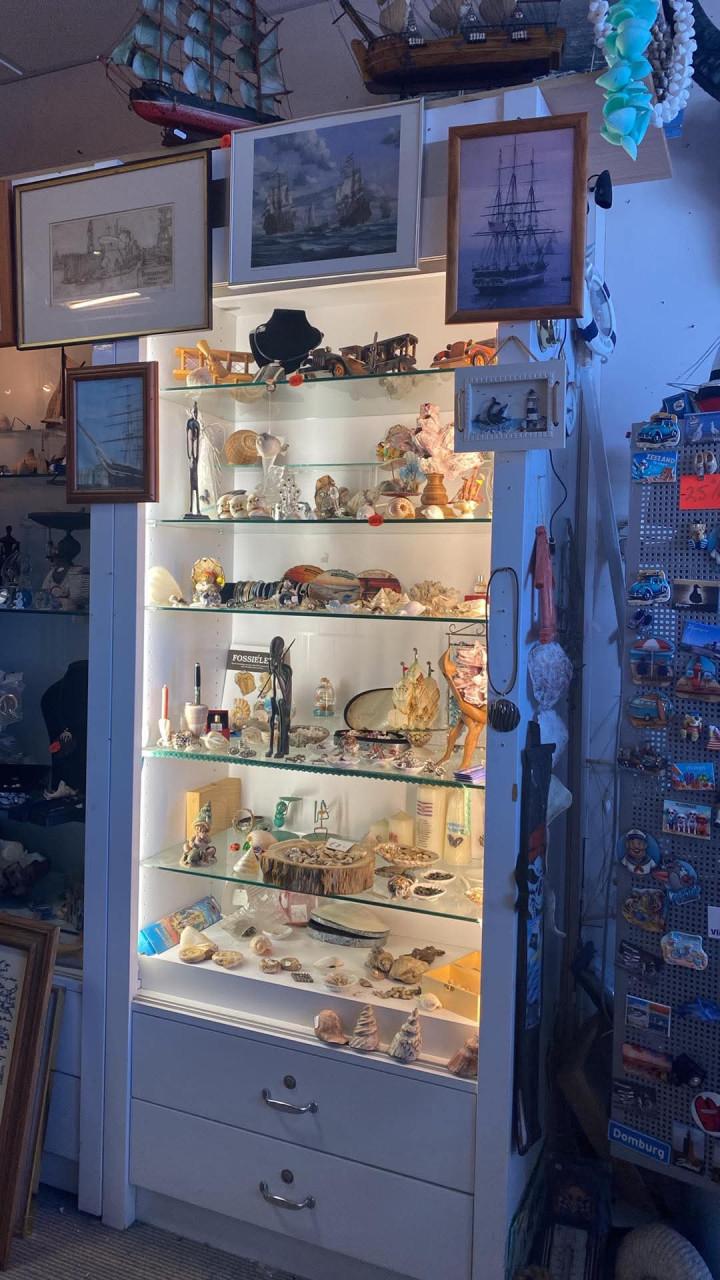 Winkelinventaris en restanten souveniers
