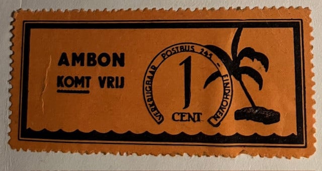 Wandklok met elk uur de  slagen van de uren    en elk half uur 1 slag