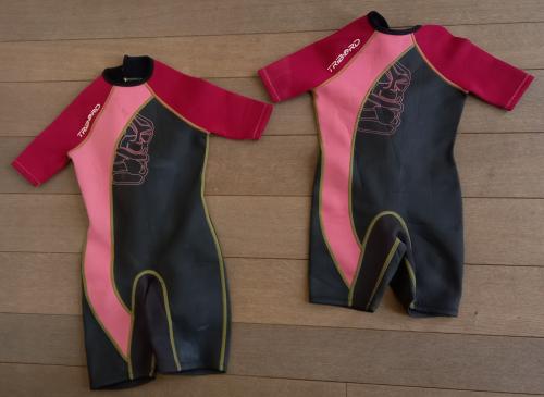 2 Neopreen surf-/zwempakjes 8jr en 10jr