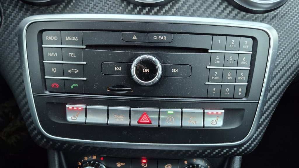 Mercedes-Benz A-Klasse 180 bus.sol amg*led*navi*stoelvrw*18 inch*leder*zwar
