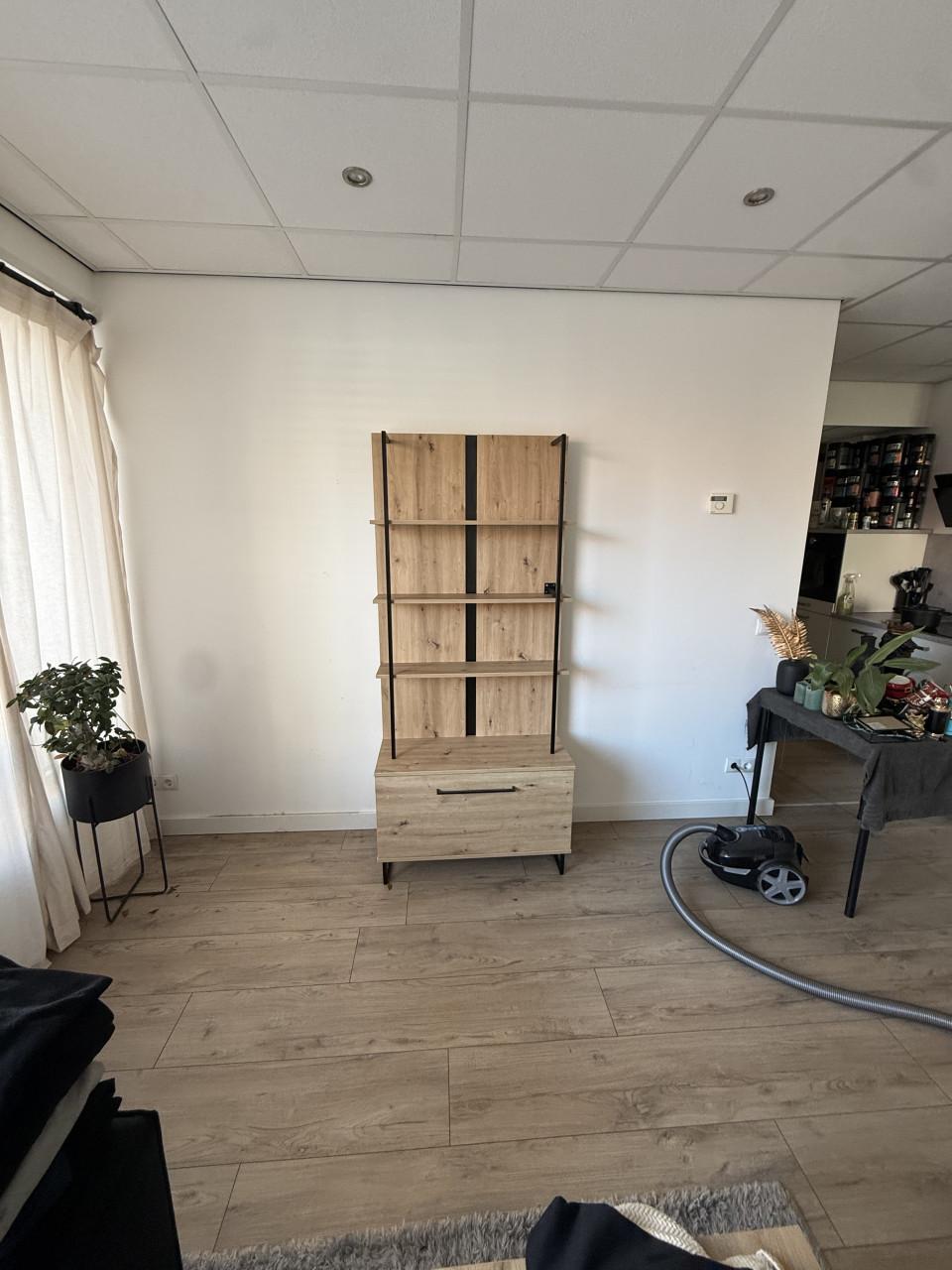 Moderne kast / vakkenkast met lade