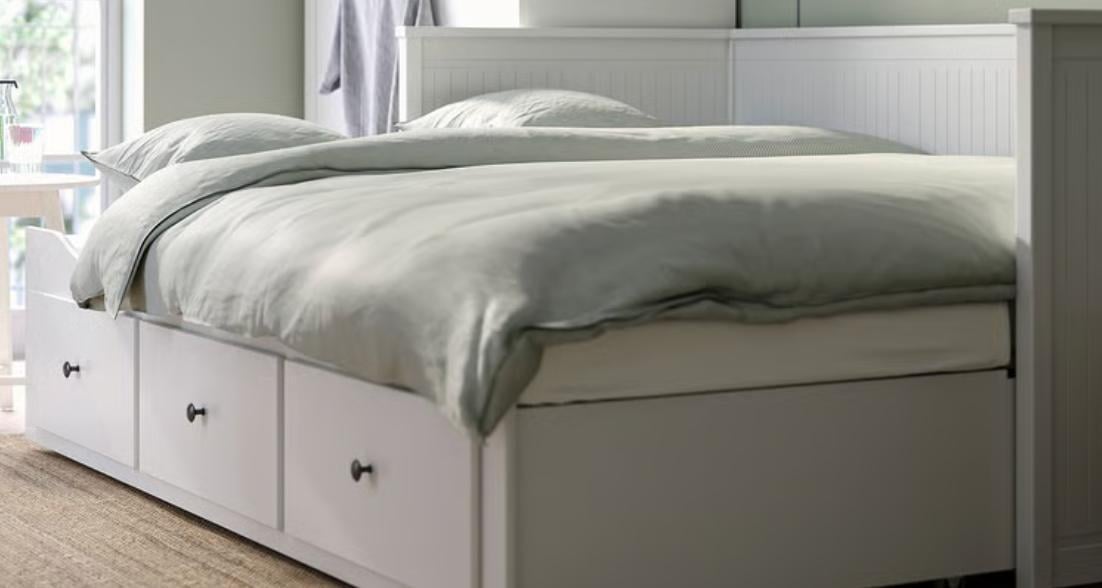 Een / tweepersoonsbed / zitbank in 1 meubel