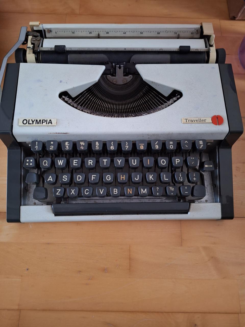 Typemachine,  retro item