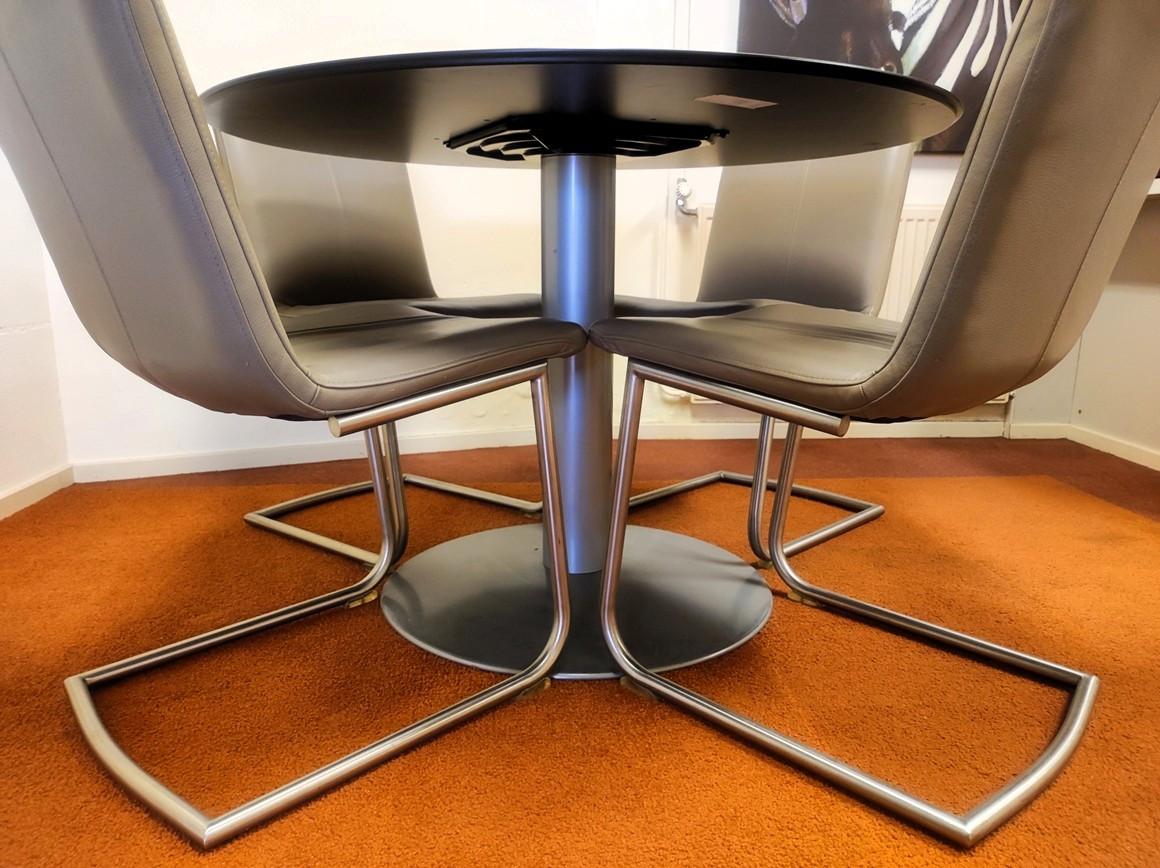 Tafel + stoelen