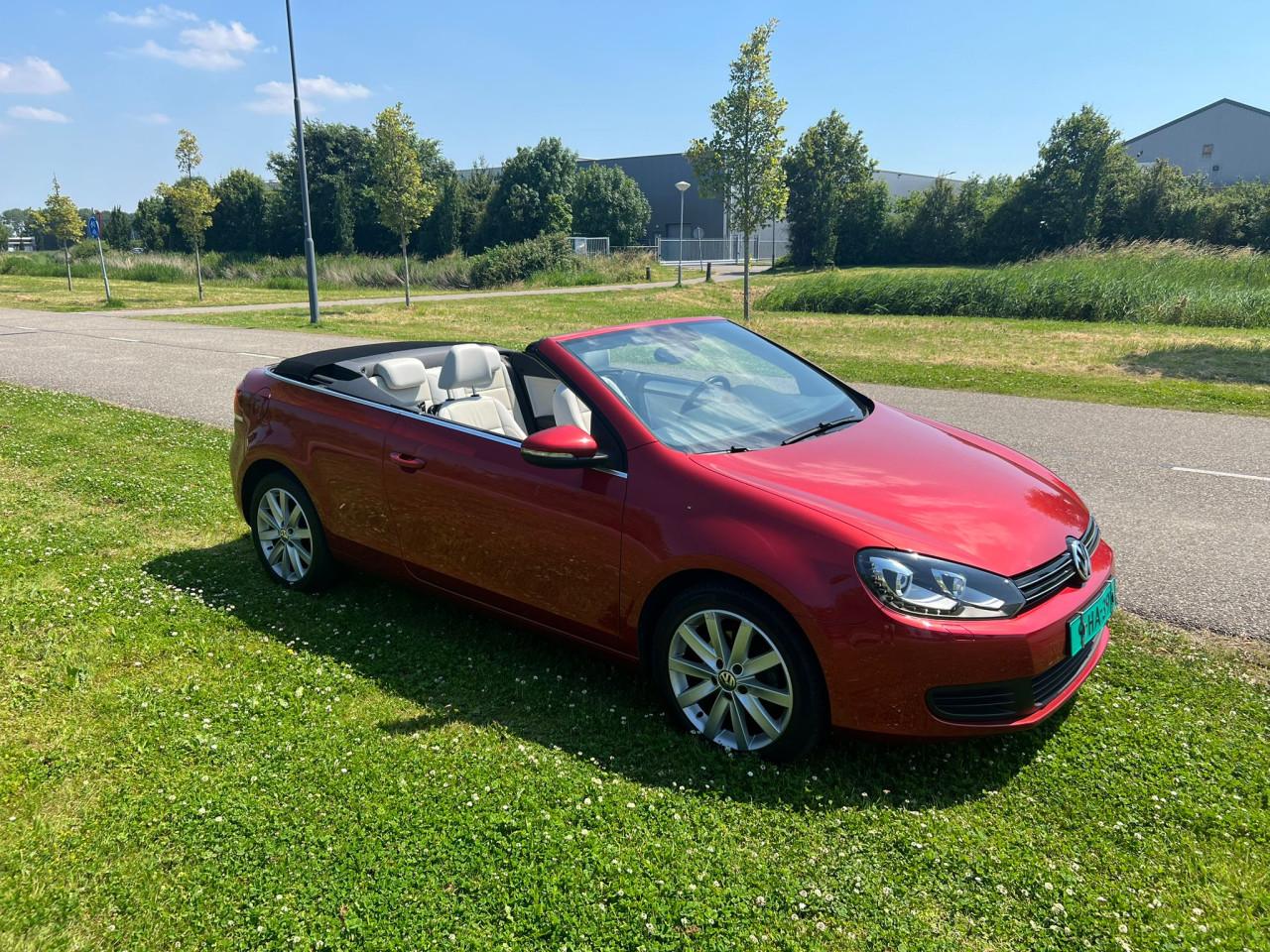 VW Golf Cabriolet uit 2012 met slechts 129.000 km LED/Airco/Leer