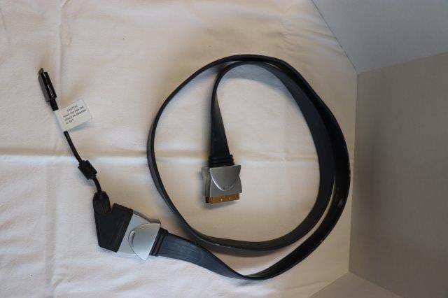 Scart verdeler. Voor drie stekkers +kabel lang: 150 cm. Merk: proficold sca