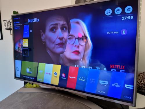 LG smart tv 110 cm