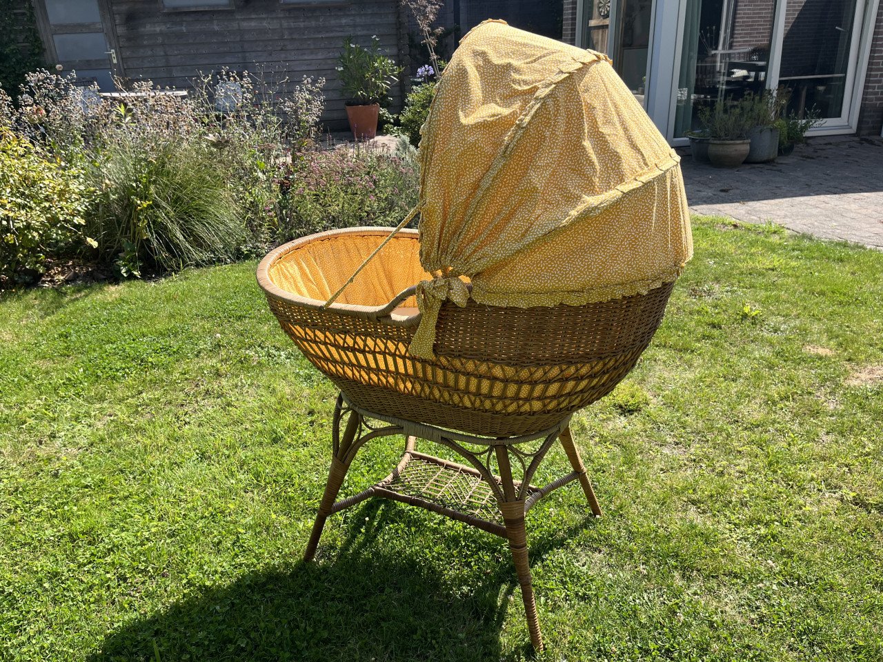 Rieten vintage wieg