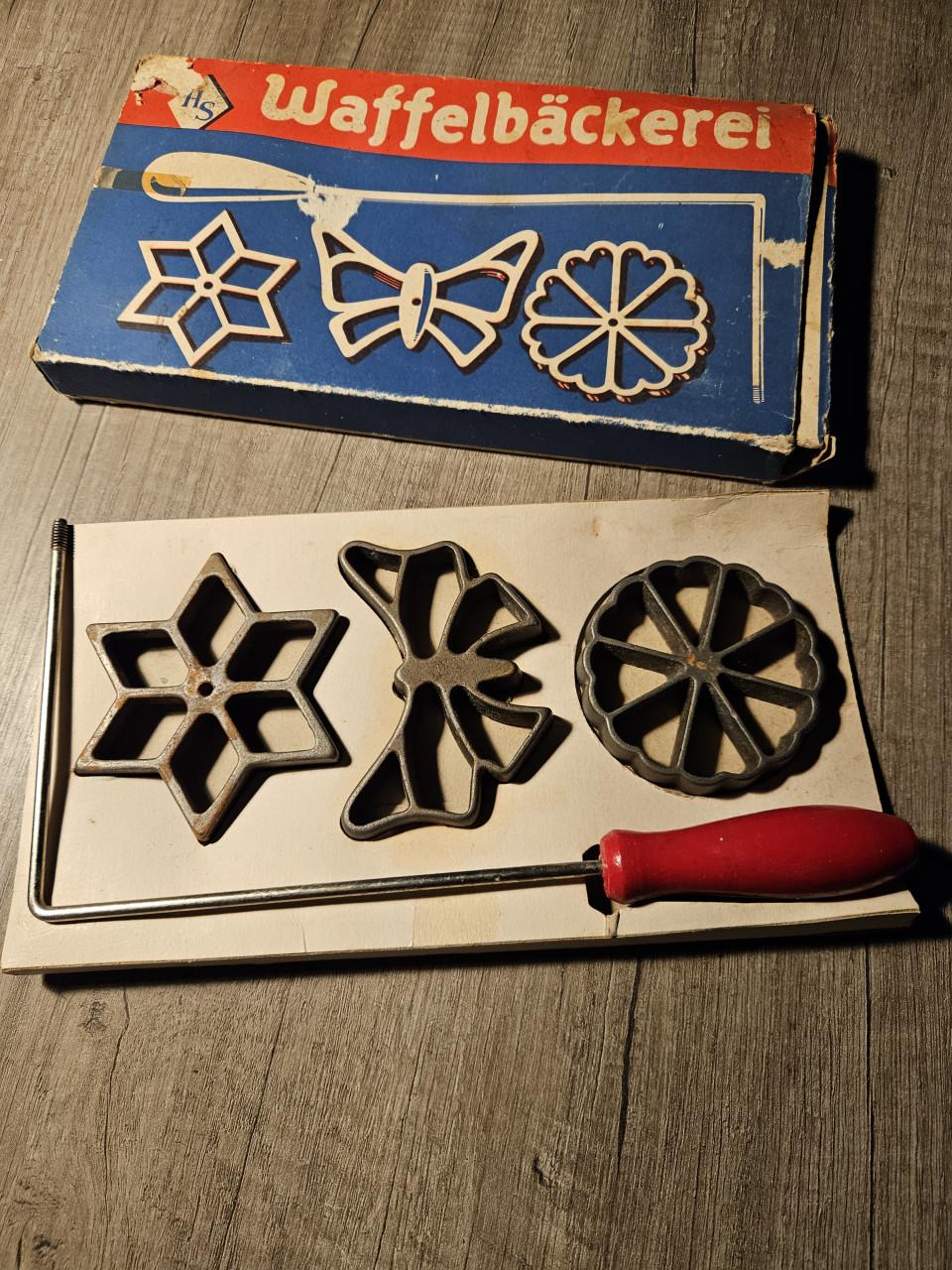 Mooi vintage gietijzeren koek en wafelvorm/pers, germany ddr