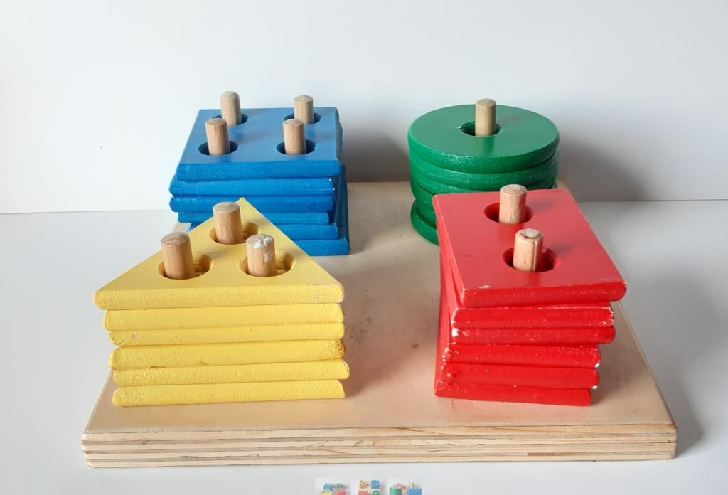 Houten speelgoed, puzzel, sorteerbord