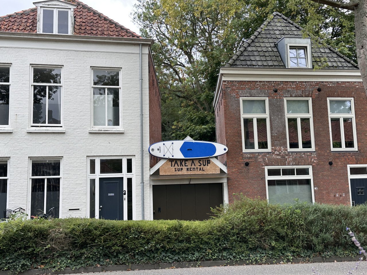 Te koop ruime garage centrum Middelburg met mogelijkheid tot wonen.