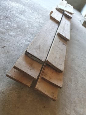 11 Steigerplanken/hout in totaal 35 meter lengte.