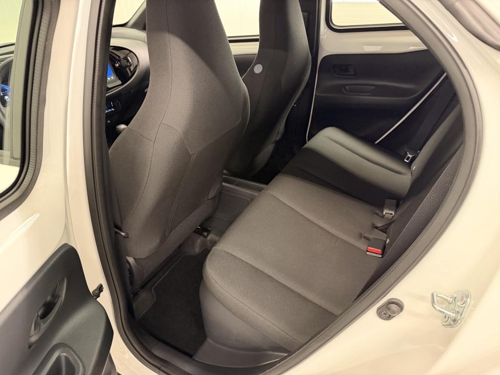Toyota Aygo X hybrid 115 play