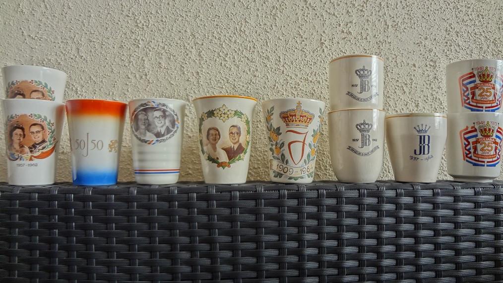 Koningshuis spullen 21 Bananen dozen  (Ophalen)