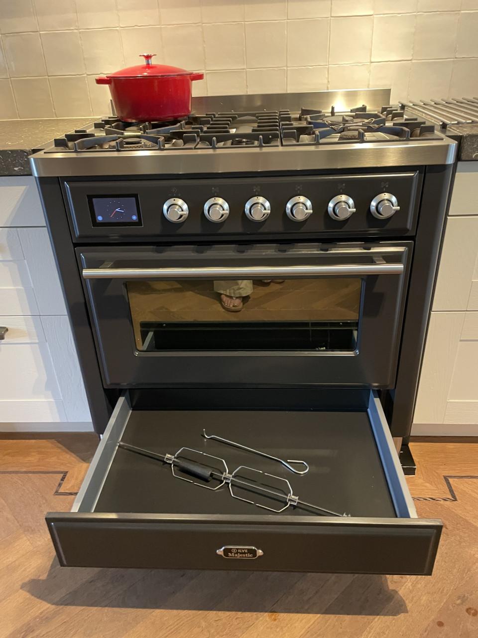 Gasfornuis met 90 cm. Elektrische oven (Ilve Majestic Techno 90 gas)