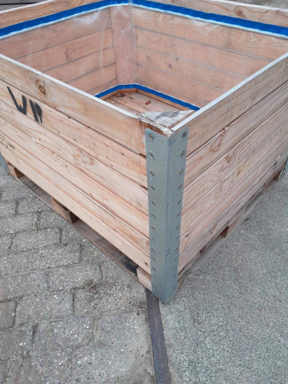 Kist voor Opslag Materiaal. 100x120x75cm  15 euro per stuk