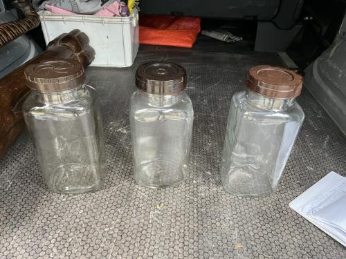 3 Engelse glazenvoorraadpotten met deksel Vintage