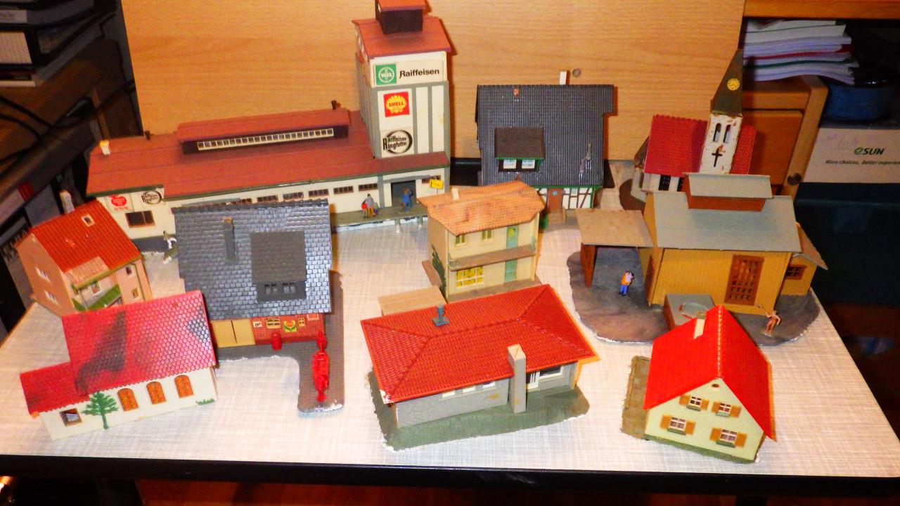 Huisjes voor modelspoorbaan en houten bouwpakket