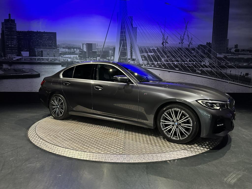 BMW 3-serie 320i high executive *facelift*memory*hud*camera*keyless