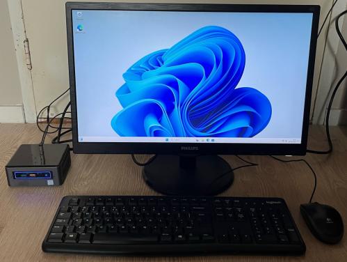 Intel nuc i5 8gen ssd hdmi 22inch