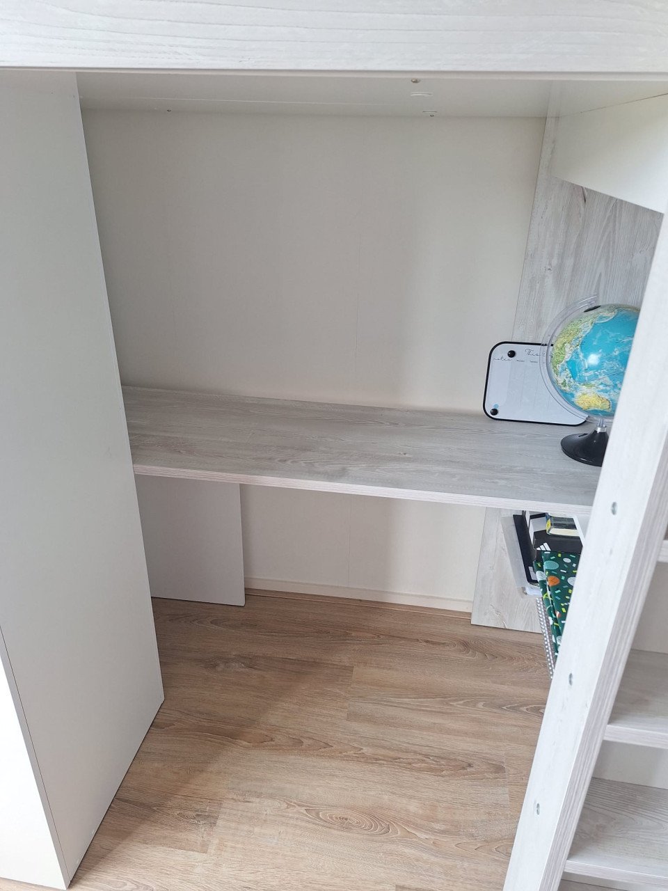 Hoogslaper Studio 1809 met bureau en kast