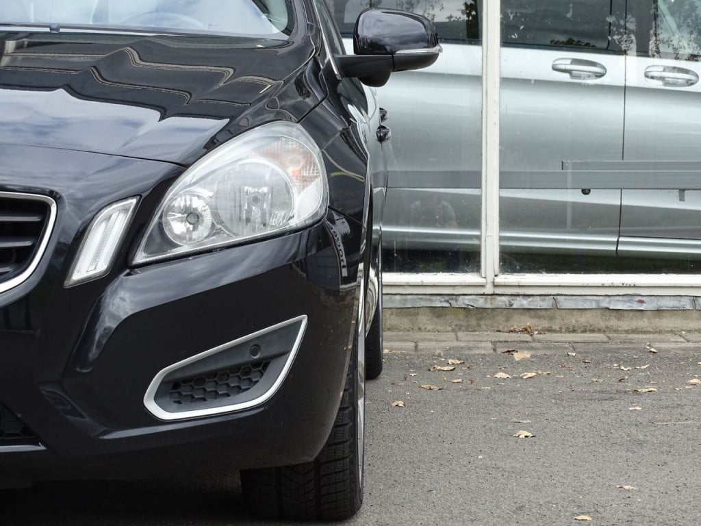 Volvo V60 2.0t momentum automaat | 200 pk | trekhaak