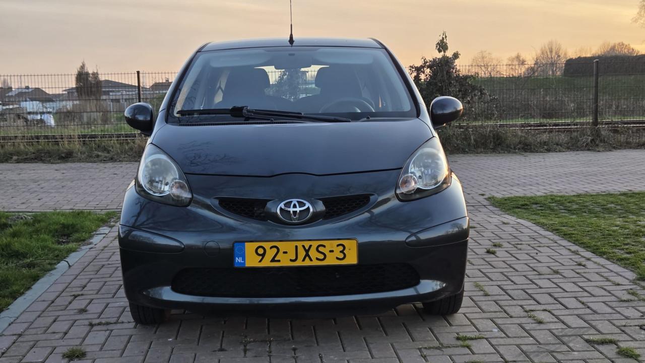 Aygo 5 Deurs | Dealeronderhouden | In zeer nette staat |