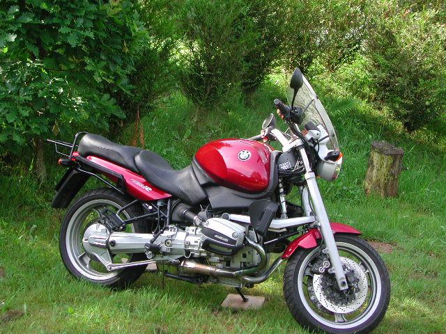 Rode BMW R850R