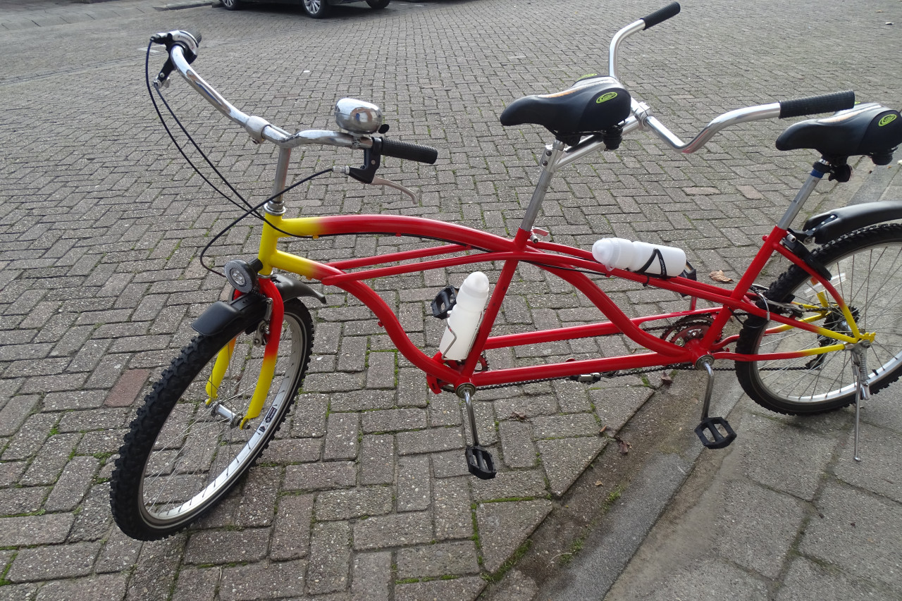 Praktisch nieuwe (Sport-)tandem te koop + Gazelle damesfiets