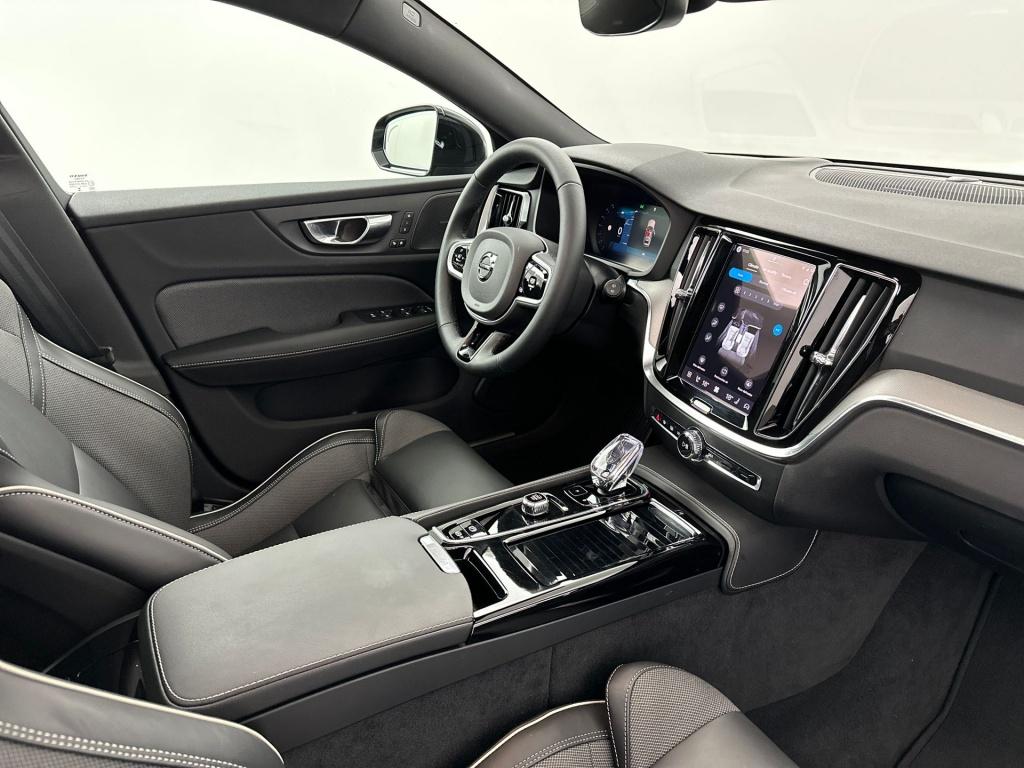 Volvo V60 t8 455pk recharge ultra dark| adap.cruise| pano| trekhaak| 360cam