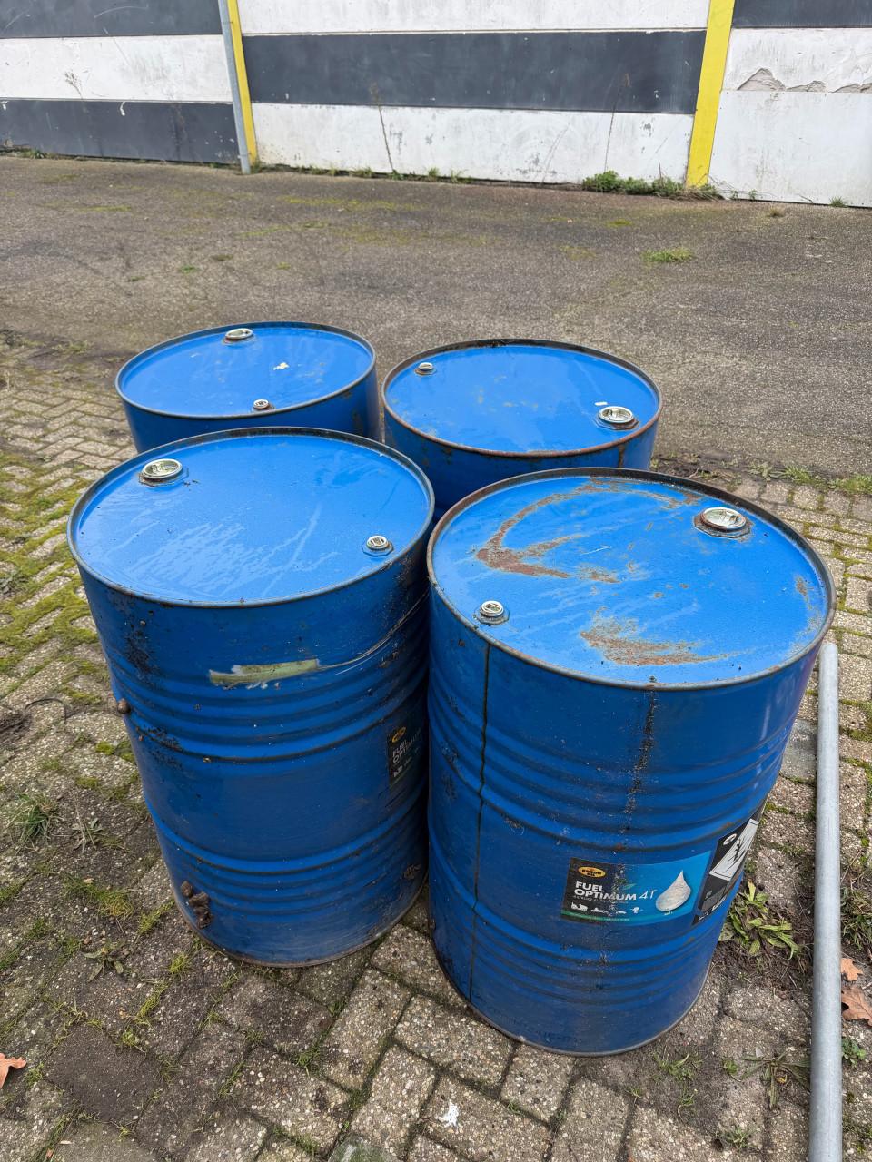 4x 210liter vat schoon van binnen.