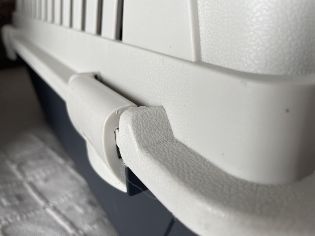 2x Splinternieuwe FERPLAST Degelijke en Ruime Reisbench!!