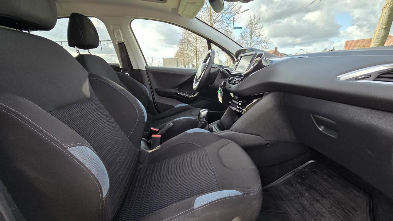 Peugeot 208 1.2 VTi Allure |PANO DAK|NIEUWE APK 03/27