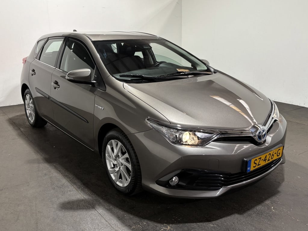 Toyota Auris 1.8 hybrid energy.