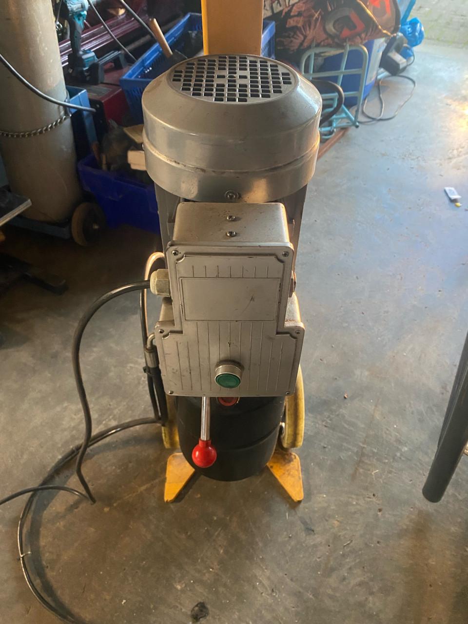 Poetsbrug 2000kg 220v