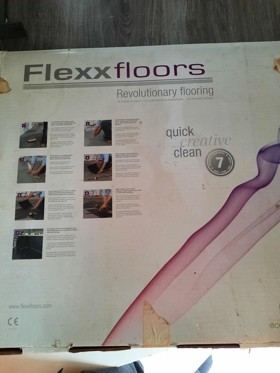 Restje nieuwe zelfklevende PVC vloertegels antraciet. Flexxfloor