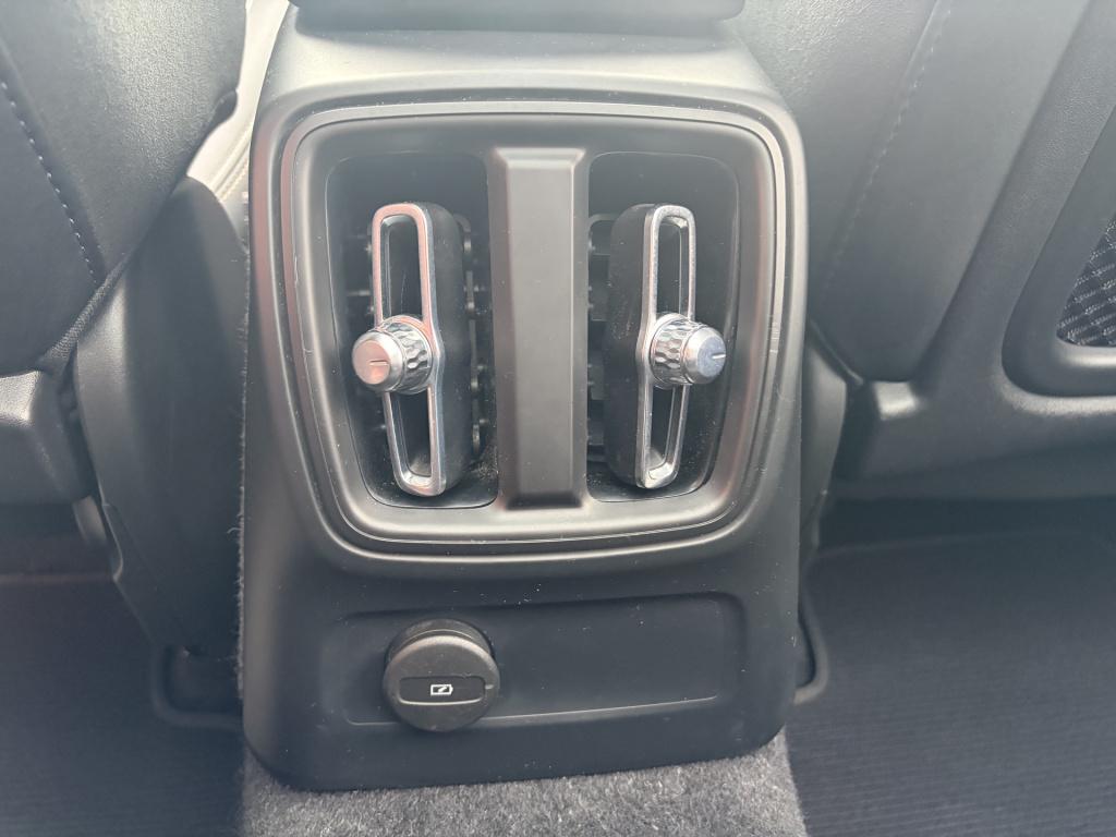 Volvo XC40 1.5 t5 plug-in hybrid ultimate dark