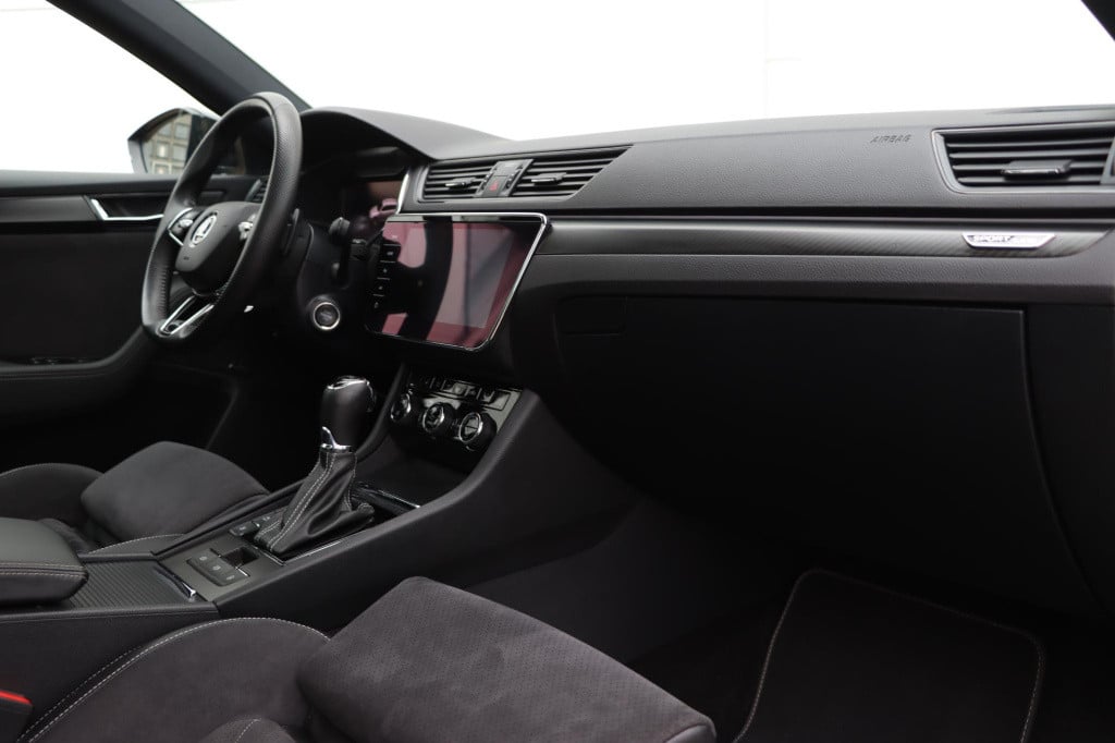 Skoda Superb combi 1.4 tsi iv sportline business 218pk dsg6