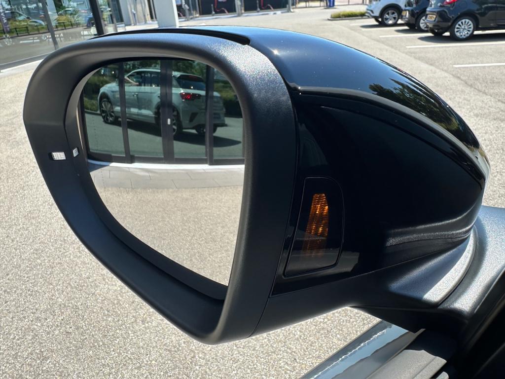 Volkswagen T-roc 1.5 tsi 150pk dsg r-line | black style | panoramadak | cam