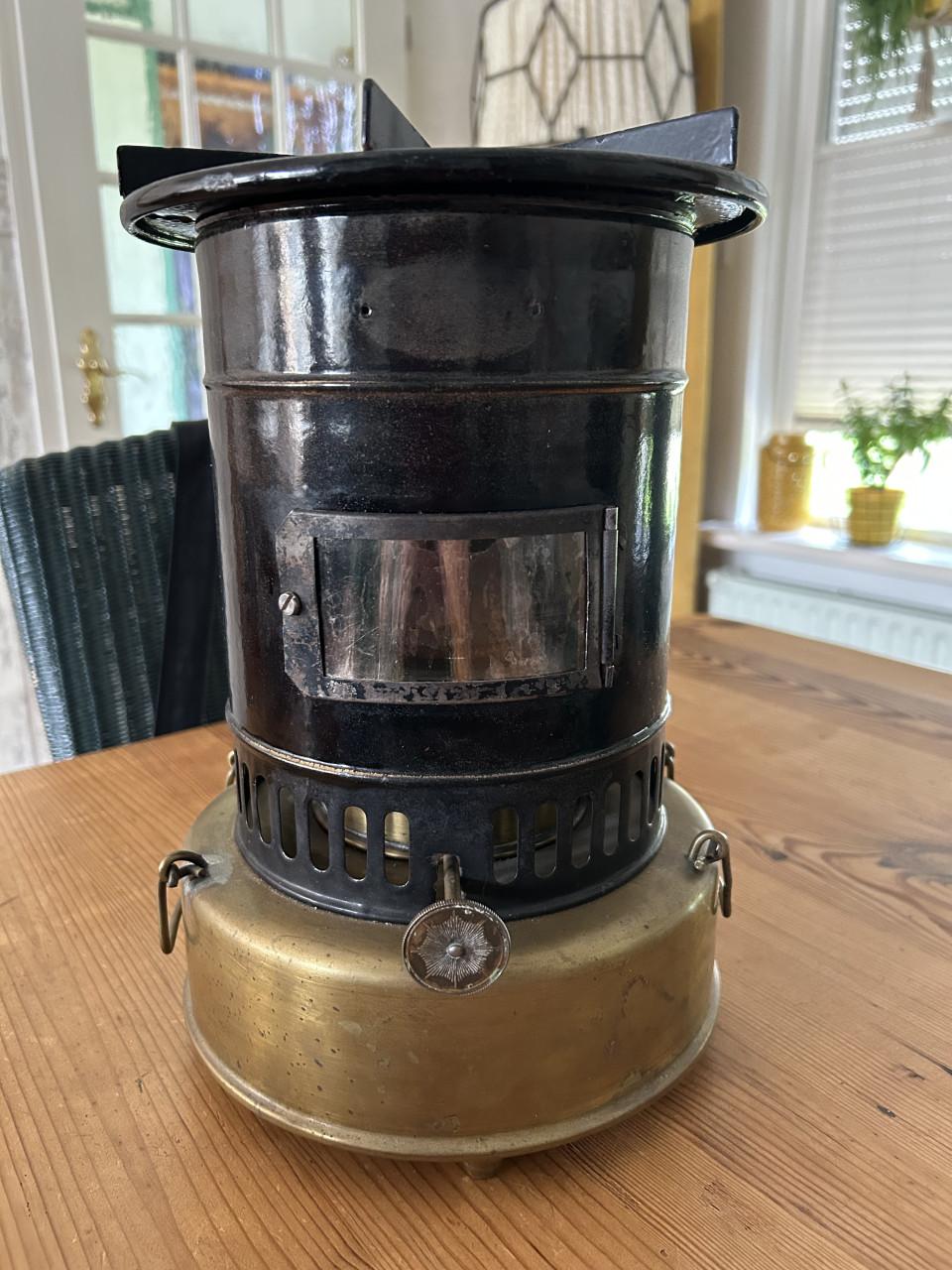 Antiek petroleumstel/kacheltje.