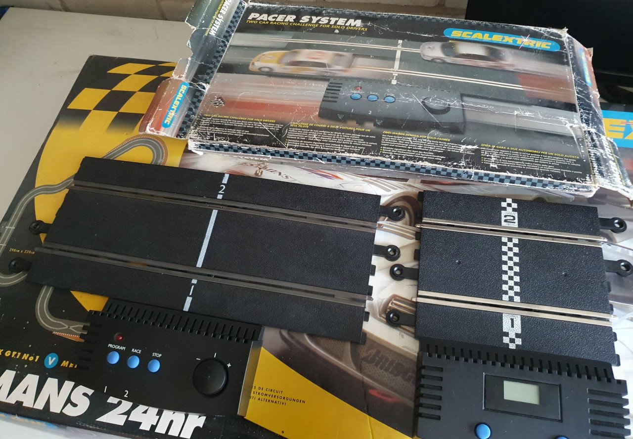 Scalextric Le Mans 24hr racebaan met 2x Mercedes CLK GT1