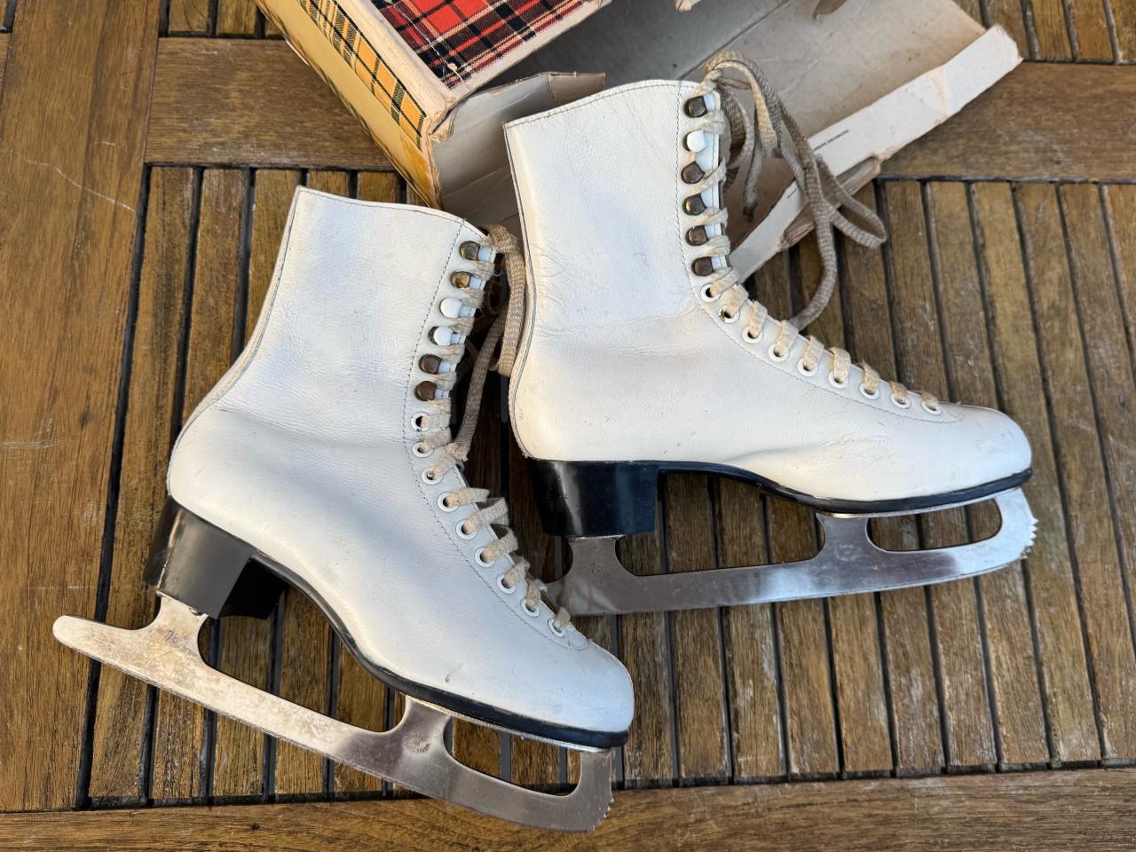 Kunstschaatsen wit maat 37