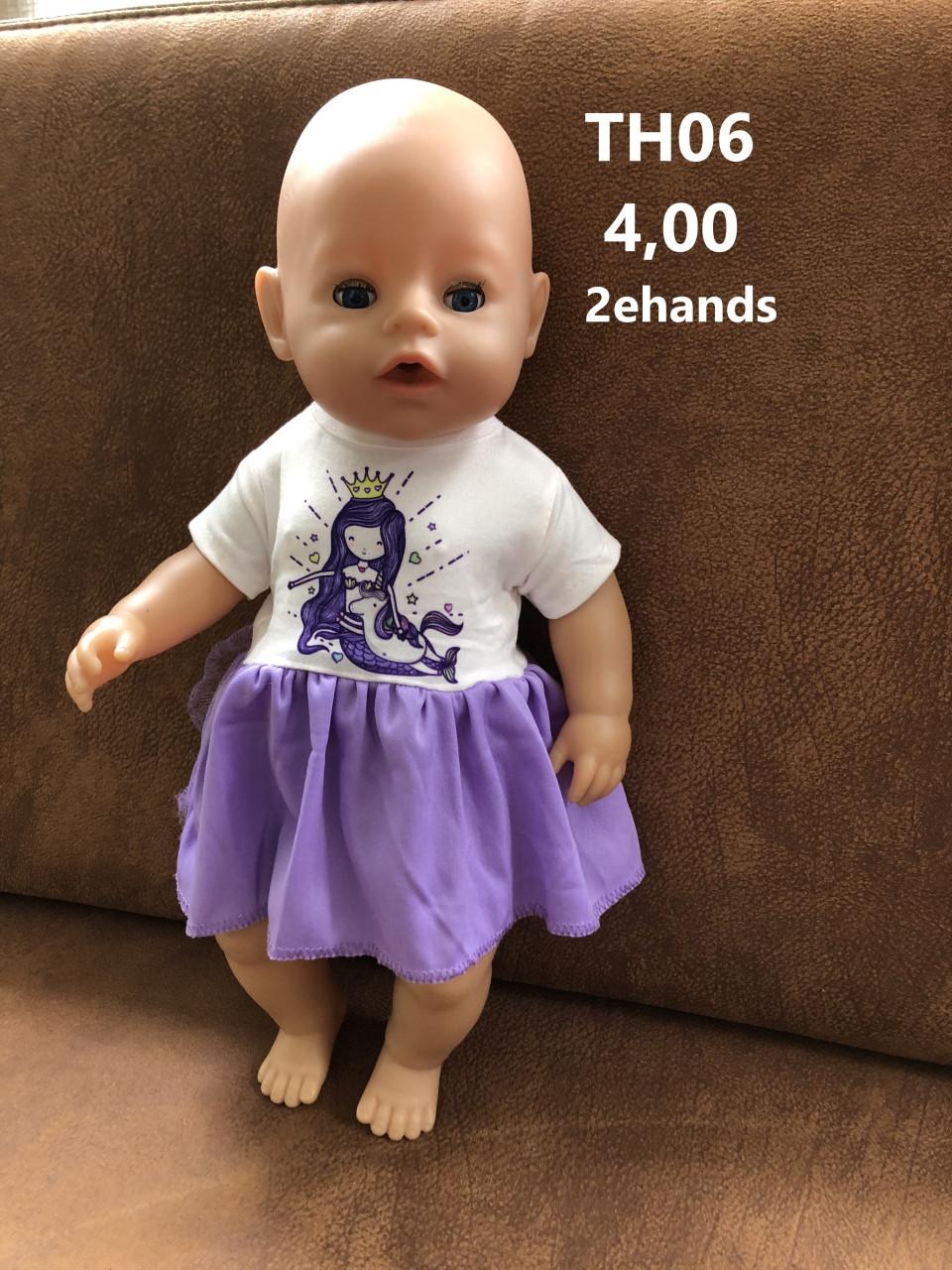 Poppenkleertjes baby born. Jurkje. Opbrengst KiKa.