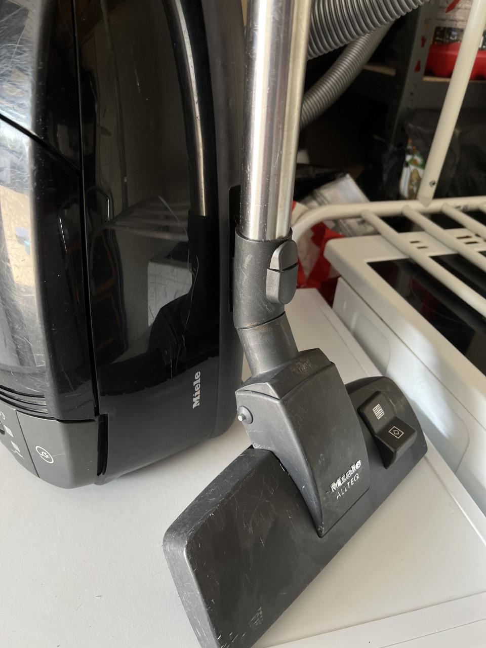 Miele stofzuiger 2000W als nieuw compleet