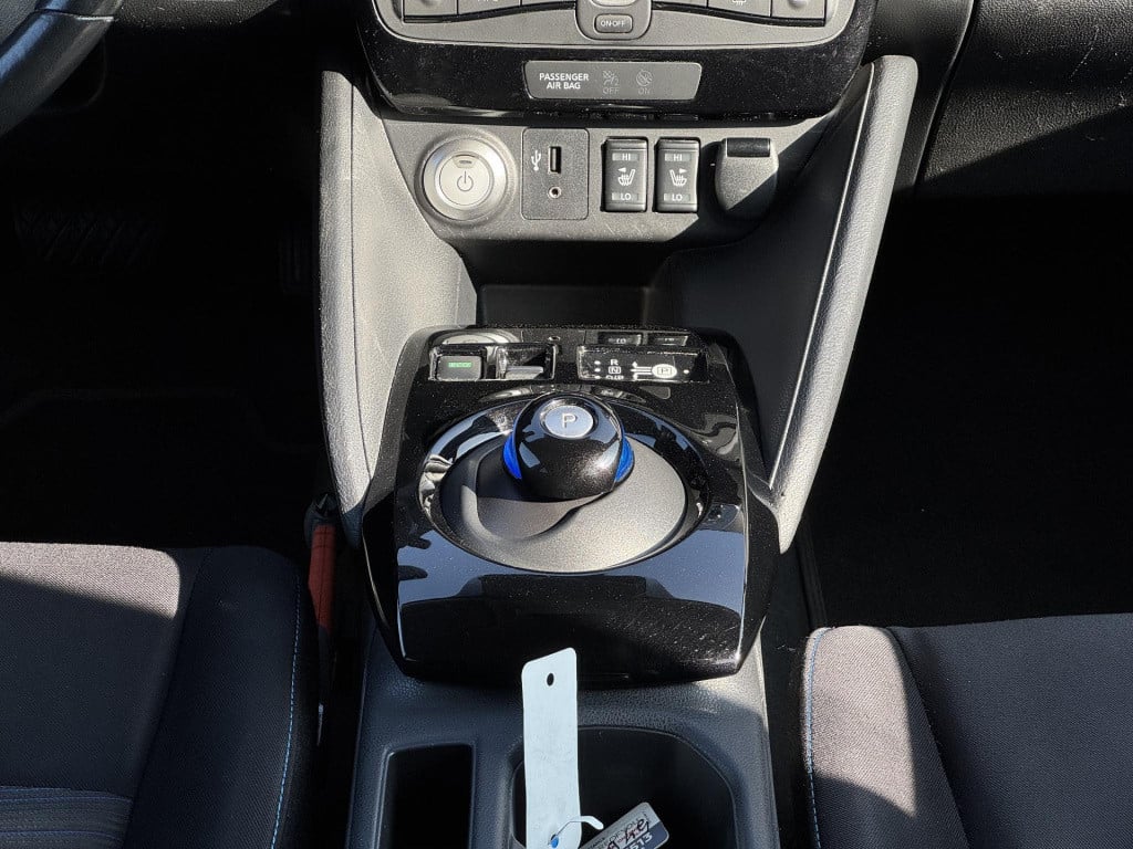 Nissan Leaf n-connecta 40 kwh | navigatie | 360° camera | stuur- + stoelver