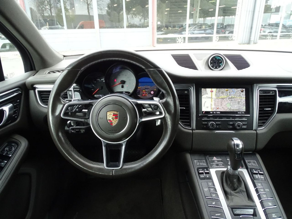 Porsche Macan 3.0 s | luchtvering | adaptief onderstel | 21"