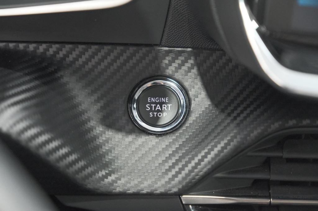 Peugeot 208 puretech 100 allure | trekhaak | camera | apple carplay | navig