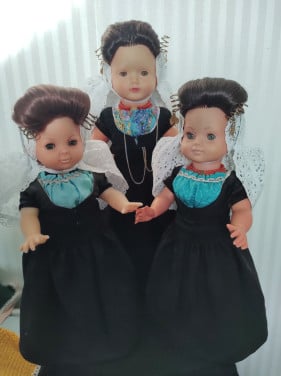 3 prachtige poppen op originele Walcherse klederdracht