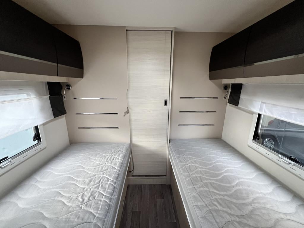 Chausson Onbekend 757 welcome | 2 enkele bedden + 1 groot bed | camera | tv